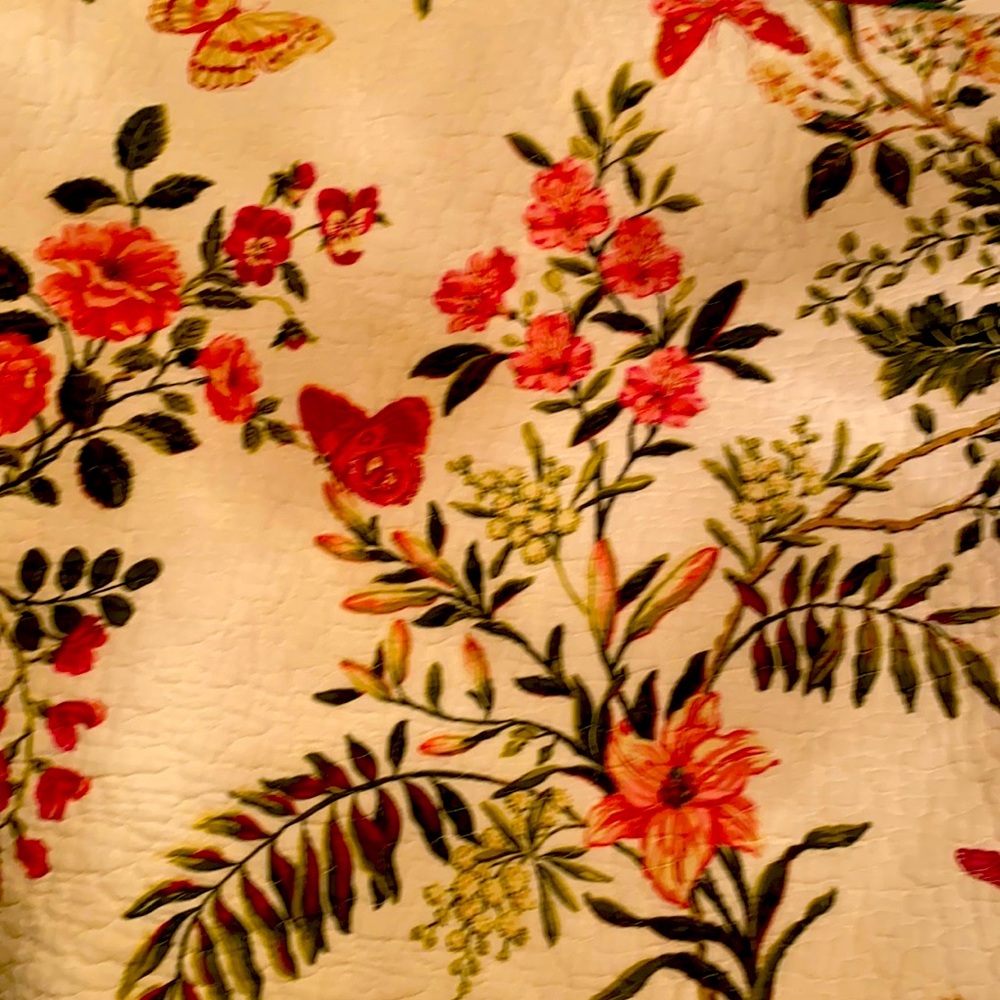 Beautiful floral quilt peppermint colors on back 30 percent. off